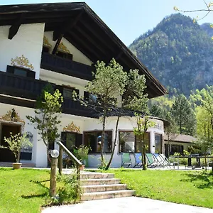 Almhof Baumgarten Bed & Breakfast